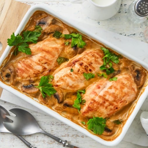 Chicken with green peas & mushrooms.