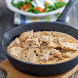 Chicken with green peas & mushroom catering