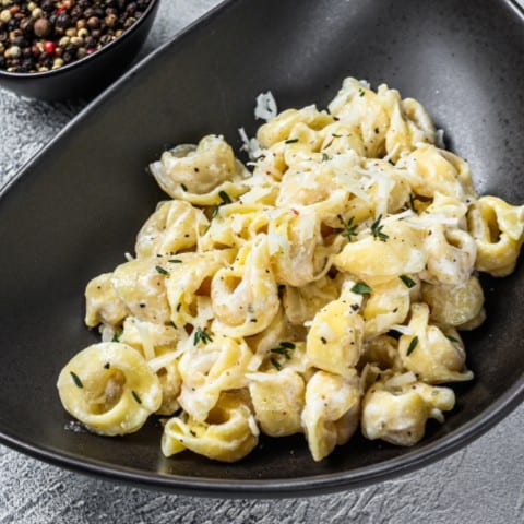 Tortellini alfredo.