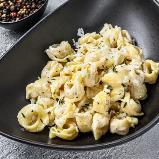 Tortellini alfredo.