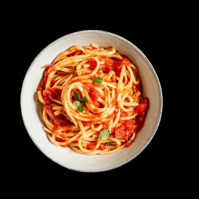 Spaghetti with tomato sauce catering.